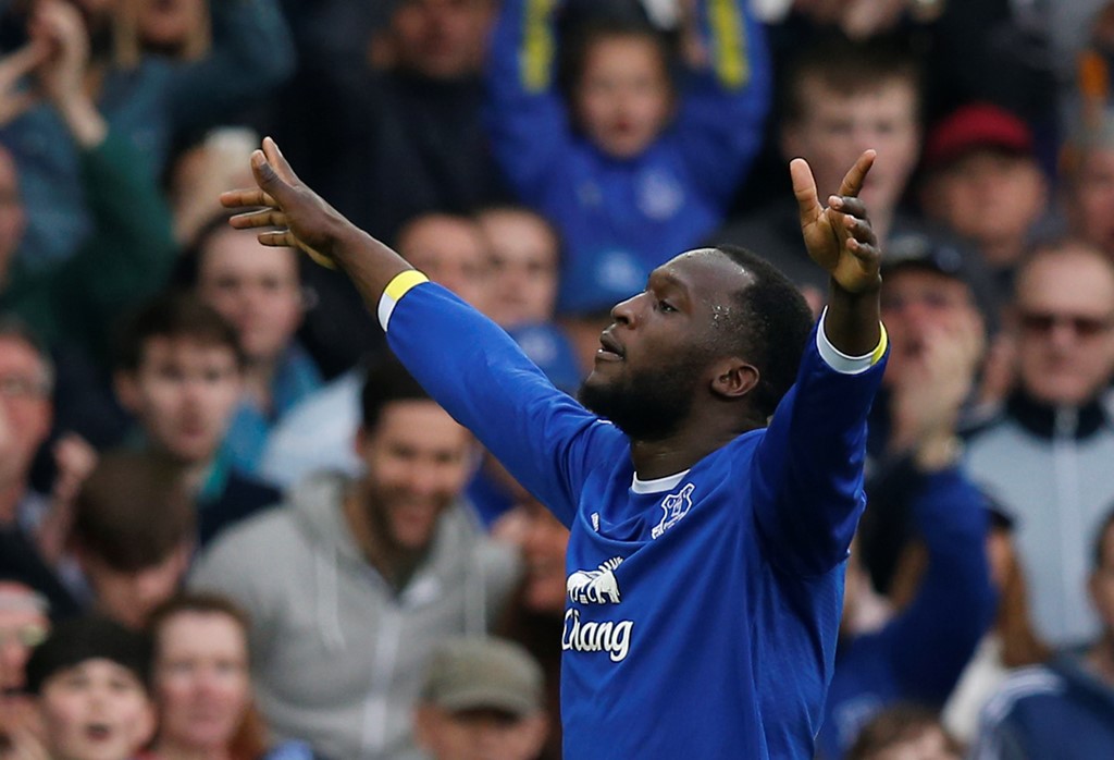 Ảnh bài viết Kéo Leicester về mặt đất, Lukaku chạm đỉnh phong độ ghi bàn