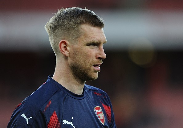 5. Per Mertesacker: Đội trưởng của Arsenal chưa ra sân dù chỉ 1 phút tại Premier League năm nay vì chấn thương và 90% sẽ không được gia hạn hợp đồng vào năm tới.