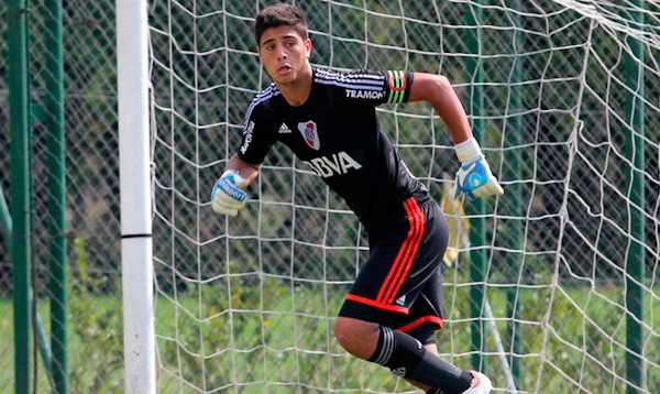 Cái tên đáng chú ý nhất ở hàng thủ U20 Argentina là thủ môn cao 1,87m Franco Petroli. Người gác đền tới từ River Plate đã khoác áo các đội U15, U17, U20 và là hy vọng mới trong khung gỗ của bóng đá Argentina.