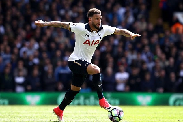 Hậu vệ phải Kyle Walker: Man City buộc phải chiêu mộ thêm một hậu vệ cánh phải trong kỳ chuyển nhượng hè để thay thế Bacary Sagna. Kyle Walker với tốc độ cùng khả năng phối hợp tốt với đồng đội đang là ưu tiên hàng đầu của HLV Pep Guardiola.