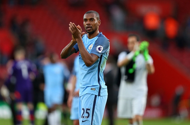 Tiền vệ Fernandinho: Ngôi sao người Brazil là mắt xích quan trọng nhất trong đội hình của Pep Guardiola mùa này và đã được đảm bảo 100% tương lai ở mùa giải kế tiếp.