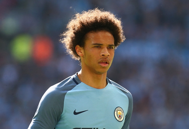 Chạy cánh trái Leroy Sane: Khởi đầu có phần chậm chạp nhưng càng chơi, sao trẻ người Đức càng chứng tỏ được những phẩm chất của một cầu thủ chạy cánh hàng đầu tại Premier League, đó là tốc độ, kỹ thuật và khả năng dứt điểm.