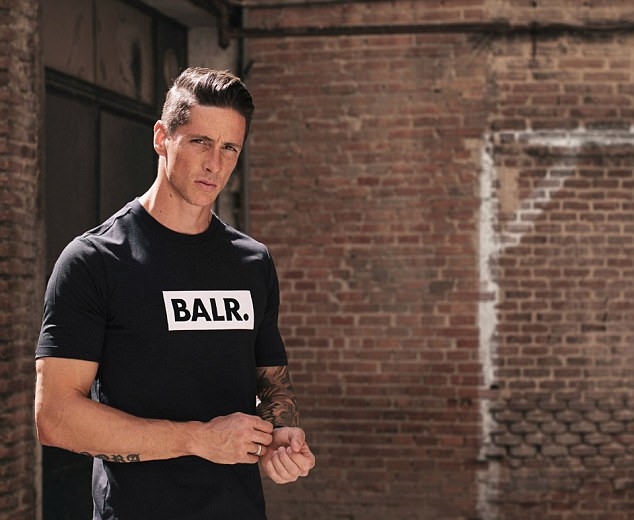 Ảnh bài viết Torres khoe vẻ điển trai khi hóa thân làm người mẫu