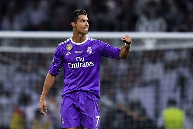 Ảnh bài viết Không có tiền, đội bóng Đức vẫn mời chào Ronaldo và Ibra
