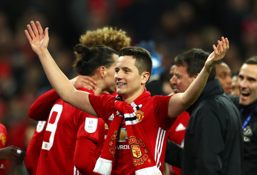 1. Ander Herrera (tiền vệ trung tâm): Ngôi sao người Tây Ban Nha đang nổi lên là một trong những ứng viên hàng đầu cho tấm băng đội trưởng của Man Utd trong tương lai. Lối chơi được so sánh với cựu đội trưởng Roy Keane, Herrera là tấm lá chắn vững chắc cho hàng phòng ngự MU mùa giải vừa qua bằng khả năng tắc bóng và cắt bóng tuyệt vời. Tuy nhiên, cựu sao Bilbao cũng cần hạn chế cái đầu nóng để tránh phải nhận những thẻ phạt không đáng có.