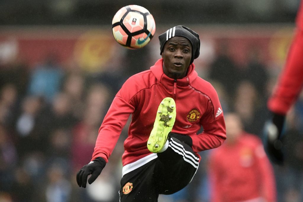 6. Eric Bailly (trung vệ): Bản hợp đồng đầu tiên dưới triều đại Mourinho đã có khởi đầu vô cùng ấn tượng. Đúng như những gì "Người đặc biệt" từng tuyên bố, Eric Bailly mang trong mình tốt chất trở thành một trong những trung vệ hàng đầu giải Ngoại hạng. Anh hoàn toàn có thể trở thành thủ lĩnh hàng phòng ngự của MU như những gì Nemanja Vidic đã làm. Năm nay mới 23 tuổi, Bailly vẫn cần thêm thời gian để trau dồi kinh nghiệm, đặc biệt là khả năng nói tiếng Anh.