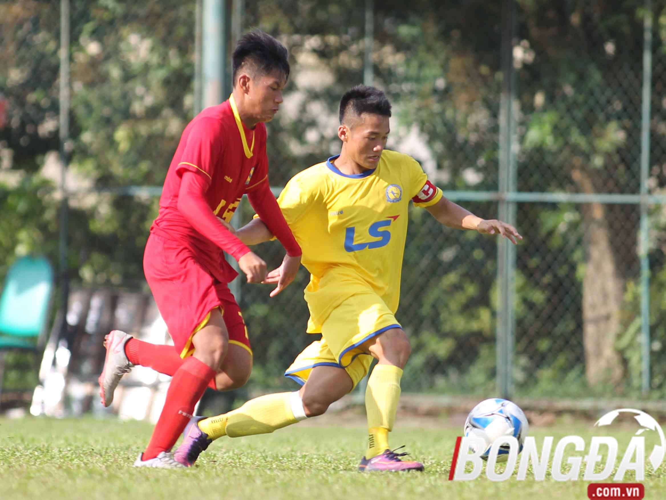 Sang hiệp 2, FLC Thanh Hóa chơi có phần chủ động hơn. Dù vậy, các học trò của ông Mai Xuân Hợp cũng không thể tận dụng những cơ hội được tạo ra. Ảnh: Duy Anh.
