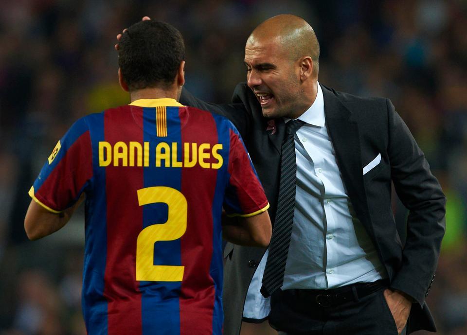 Ảnh bài viết Tại sao Dani Alves quay lưng với Man City để chọn PSG?