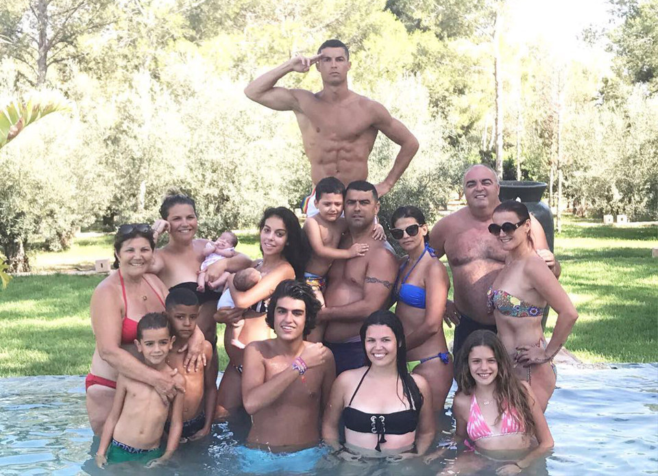 Trước đó, Ronaldo cùng đại gia đình trải qua kỳ nghỉ vui vẻ tại khu nghỉ dưỡng Ibiza.