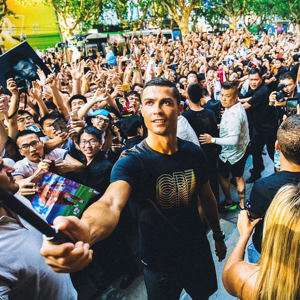 Trước khi trở lại Madrid dự phiên tòa điều trần, ngôi sao người Bồ Đào Nha đã có mặt tại Trung Quốc trong khoảng 1 tuần để ký kết một vài hợp đồng thương mại.