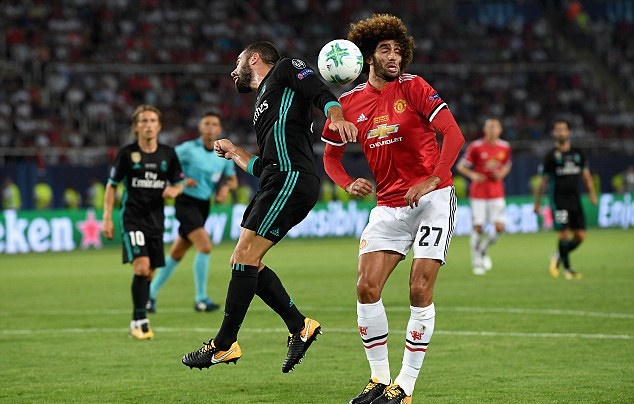 Khoảnh khắc khó đỡ của Fellaini.