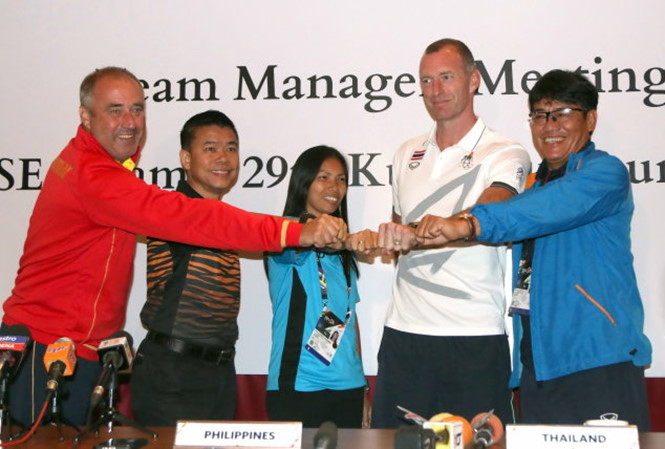 Ảnh bài viết Tài xế lạc đường, HLV Mai Đức Chung không kịp dự Họp báo