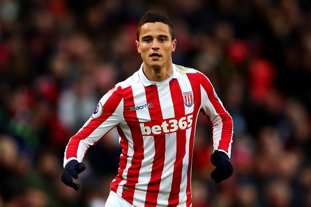 Trong 3 mùa chơi cho CLB xứ Catalan, Afellay chỉ ra sân 21 lần, ghi 1 bàn thắng, sau đó bị đẩy sang Schalke, Olympiacos  dưới dạng cho mượn rồi bán đứt cho Stoke City năm 2015. Cầu thủ người Hà Lan không thể tìm lại phong độ đỉnh cao như khi còn chơi cho PSV, thậm chí còn tịt ngòi trong toàn bộ mùa giải 2016/17.
