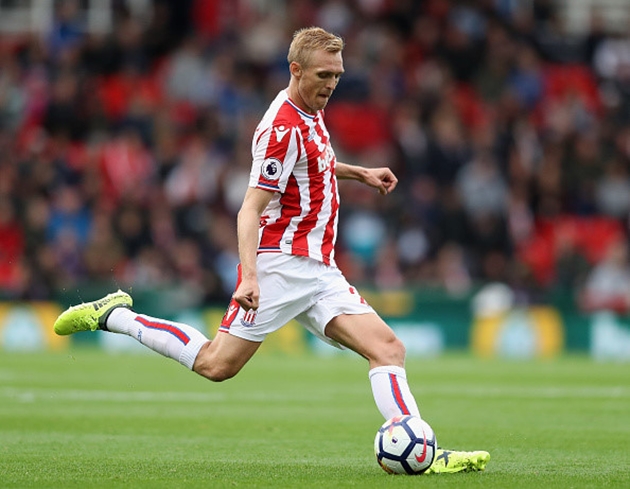 Sau 3 mùa giải khoác áo West Brom, Fletcher cảm thấy bản thân vẫn có thể thi đấu đỉnh cao tại Premier League. Anh đầu quân cho Stoke City trong phiên chợ hè năm nay dưới dạng tự do. Cựu sao MU đá trọn 90 phút trong 2 trận đấu đầu tiên của "The Potters", trong đó có chiến thắng 1-0 trước Arsenal ở vòng 2 giải Ngoại hạng.