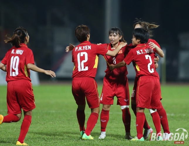 Nguyễn Thị Liễu thi đấu rất xuất sắc, không chỉ làm chủ hoàn toàn tuyến giữa, cô còn lập được một cú đúp. Ảnh: Duy Anh.