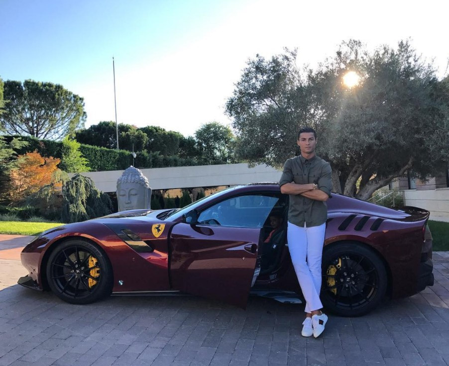Ảnh bài viết Ronaldo sắm thêm siêu xe thể thao Ferrari
