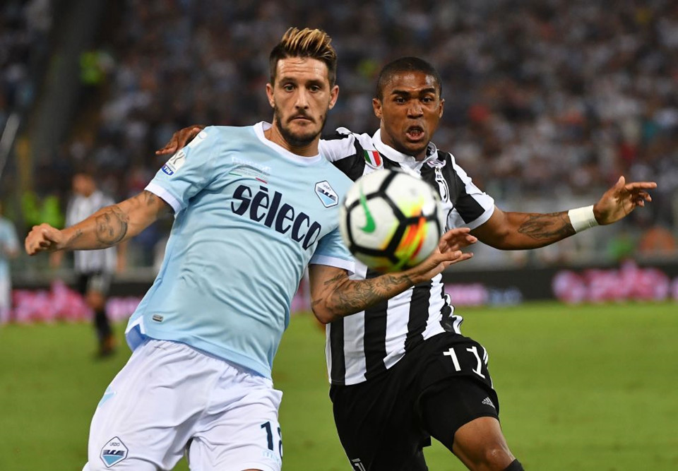 2. Juventus vs Lazio (23h ngày 14/10): ĐKVĐ Serie A đang rất cần thêm 3 điểm để tạm thời vượt mặt Napoli trên bảng xếp hạng. Tuy nhiên, thử thách lần này của Bianconeri lại là Lazio, CLB đang đứng thứ tư với 5 trận thắng, 1 hòa và chỉ để thua đúng 1 trận từ đầu mùa.