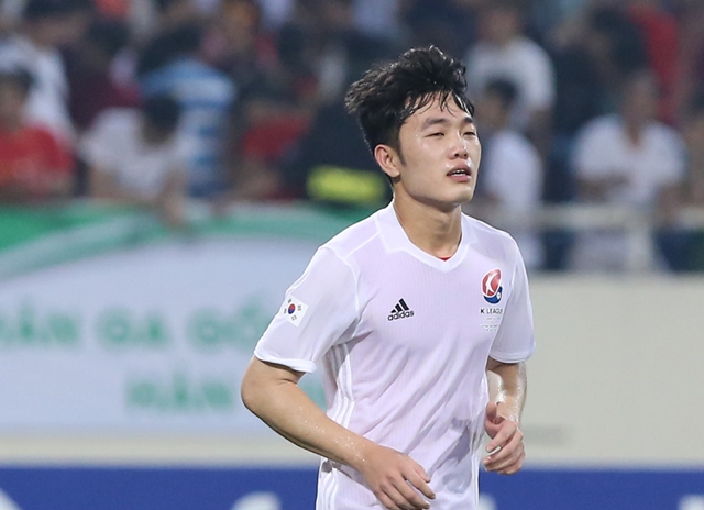 Xuân Trường ghé thăm đàn xem đàn em Nguyễn Hữu Anh Tài thi đấu trên đất Hàn Quốc.