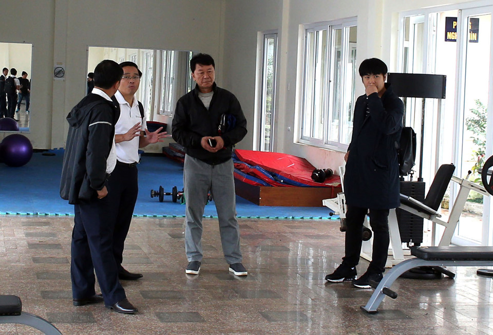 Ảnh bài viết HLV Hàn Quốc thích thú với cơ ngơi của CLB HAGL