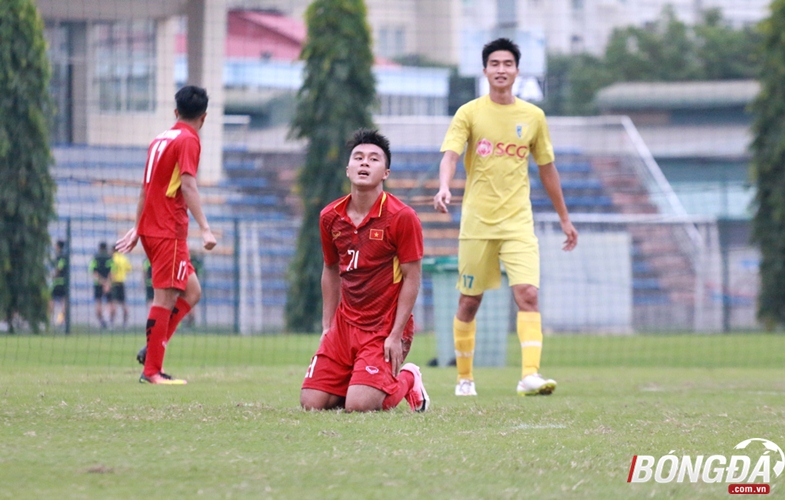 Khi có cơ hội, những tiền đạo như Văn Nam hay Khắc Khiêm lại bỏ lỡ một cách đáng tiếc. Ảnh: Giang Nguyễn.