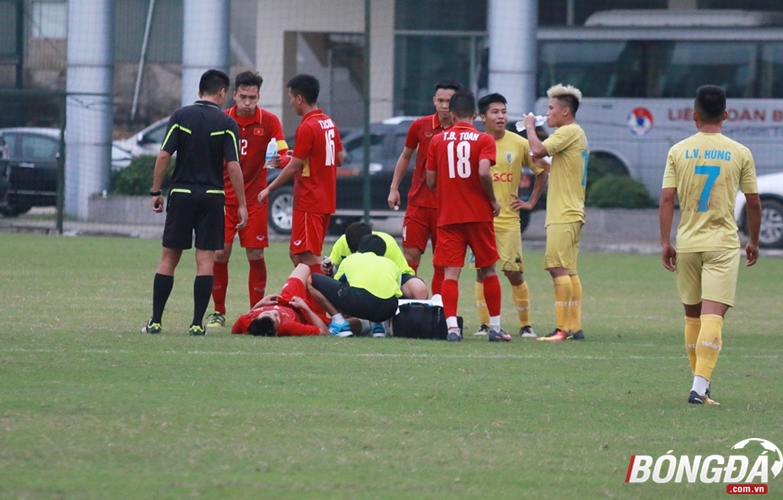 Các bác sĩ phải làm việc khá nhiều. Ảnh: Giang Nguyễn.