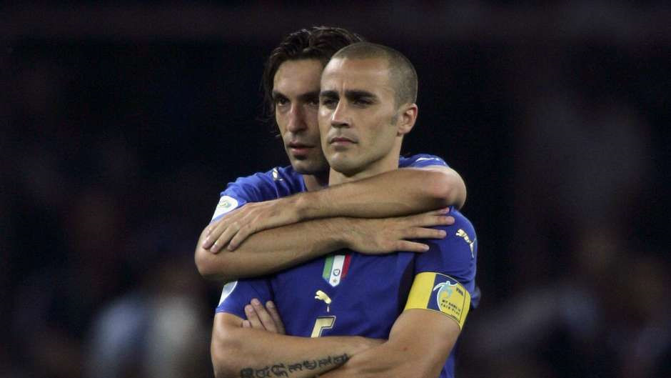 Hậu vệ Fabio Cannavaro: "Một trong những hậu vệ tốt nhất lịch sử," Pirlo dành những lời khen có cánh cho đồng đội cũ. Cannavaro trong vai trò của một người đội trưởng đã đưa đội bóng áo thiên thanh bước lên đỉnh thế giới năm 2006 sau chiến thắng trước tuyển Pháp.