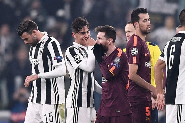 4. Bảng D: Juventus cần thắng đội bét bảng Olympiakos. Nếu hòa hoặc tệ hơn là thua, Juve sẽ đi tiếp nếu Sporting cũng mất điểm trên sân Camp Nou của Barca. Tiêu diệt Sporting trên thánh địa gần 100.000 chỗ ngồi không phải chuyện khó với Barca, do đó cửa đi tiếp của Juve khá rộng.