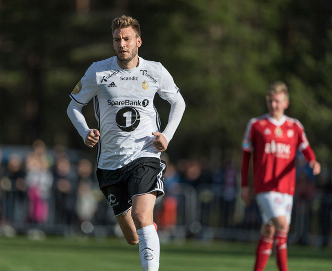 Giải VĐQG Na Uy khép lại rạng sáng nay 27/11 (giờ Việt Nam) với chức vô địch thuộc về Rosenborg. Đội bóng giàu truyền thống nhất Na Uy đăng quang với 61 điểm sau 30 vòng đấu, hơn đội về nhì Molde 7 điểm.