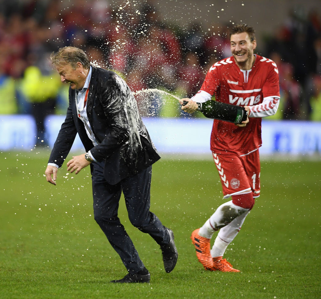 Trong nửa tháng, "Chúa tể" tự phong đón nhận nhiều niềm vui. Hôm 14/11, Bendtner cùng đội tuyển Đan Mạch hủy diệt CH Ireland ở lượt về play-off, giành vé dự World Cup 2018.