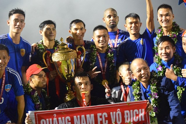 Không được đánh giá cao đầu mùa nhưng Quảng Nam FC đã lên ngôi vô địch V-League 2017. Ảnh: Viết Định.