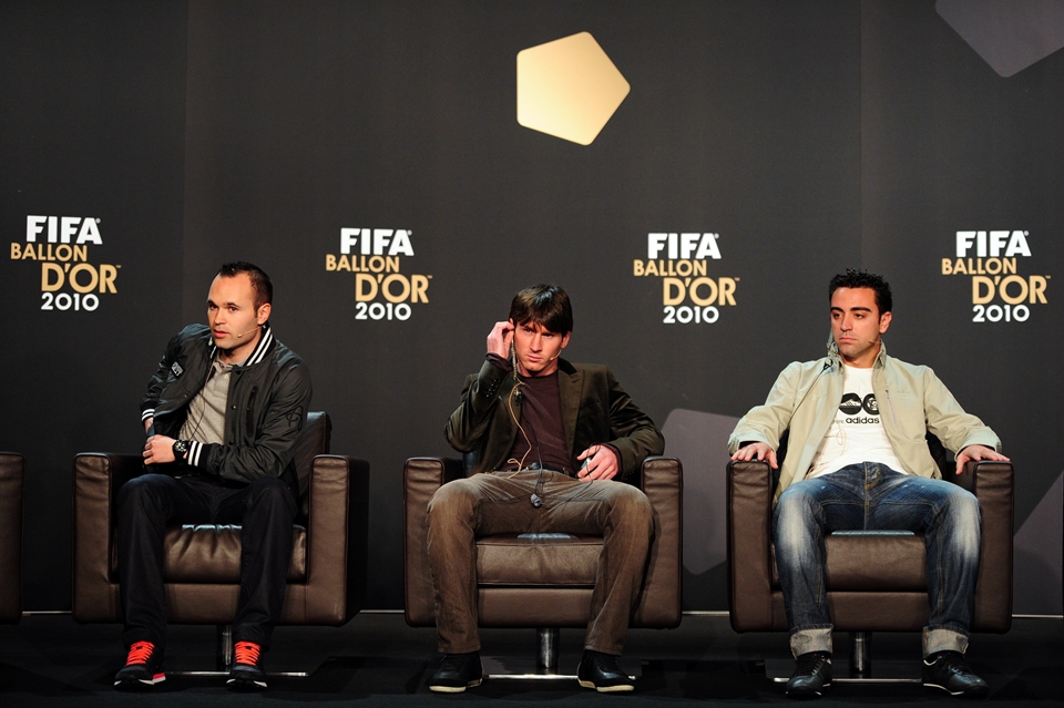 Xavi, Messi và Iniesta chia nhau 3 vị trí dẫn đầu ở giải FIFA Ballon D'Or năm 2010.