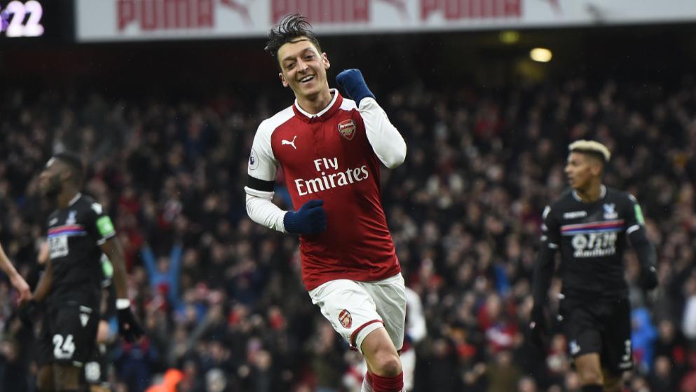Arsenal khó giữ Mesut Oezil.