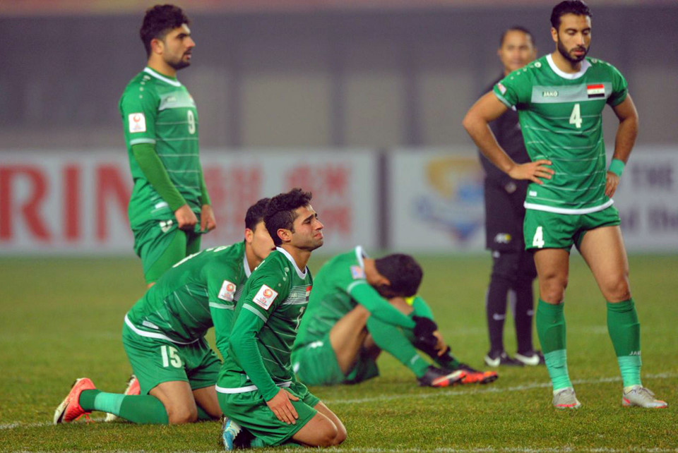 Một số cầu thủ U23 Iraq thất vọng thấy rõ. Họ gục ngã ở giữa sân. Những cú đá sau đó của Văn Thanh, Xuân Trường, Đức Chinh, Quang Hải bên phía U23 Việt Nam đều đi vào lưới. Đội bóng vùng Vịnh trông chờ trong vô vọng.