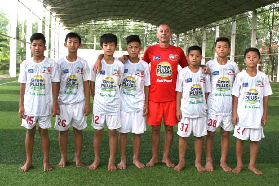 Các học viện bóng đá như HAGL chỉ đào tạo các cầu thủ từ 11 tuổi trở lên.