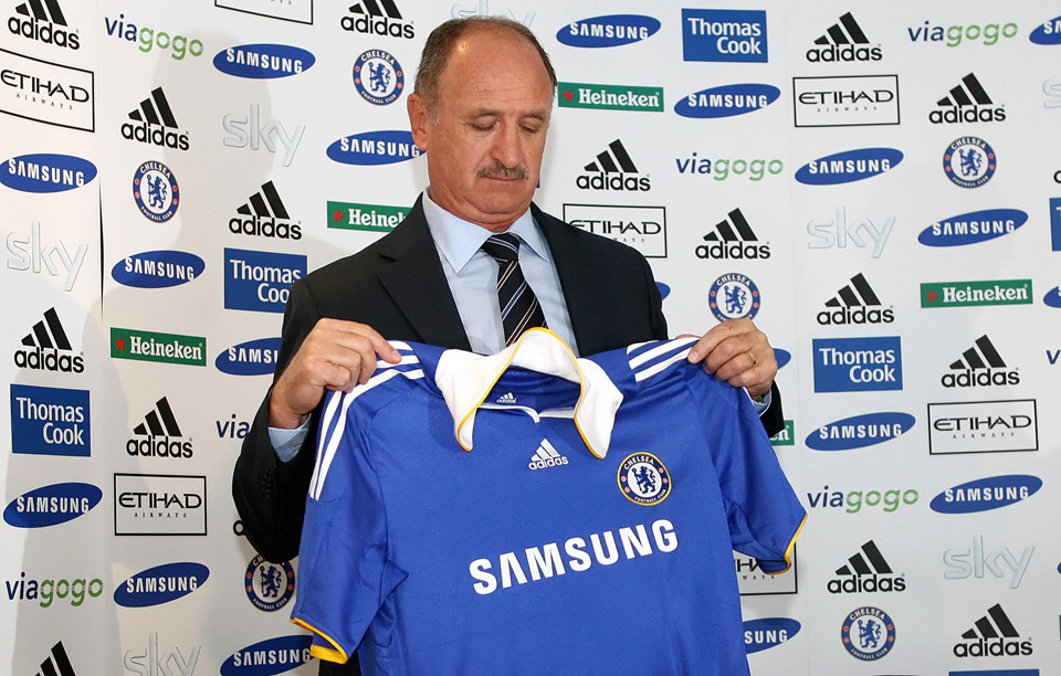 Luiz Felipe Scolari (2008-2009): Scolari trở thành vị HLV vô địch World Cup đầu tiên làm việc ở Premier League. Ông bị sa thải chỉ sau 7 tháng nắm quyền tại Stamford Bridge. Sau khi mất việc, HLV Scolari dẫn dắt đội bóng Bunyodkor tại giải vô địch quốc gia Uzbekistan một năm trước khi chính thức trở về Brazil. Hiện tại, chiến lược gia 69 tuổi vẫn chưa nhận lời dẫn dắt CLB nào sau khi chia tay Guangzhou Evergrande.