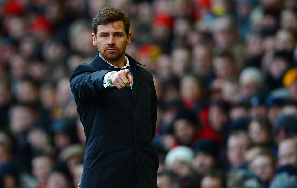 Andre Villas Boas (2011-2012): Được mệnh danh là “Mourinho mới” sau chức vô địch Europa League cùng Porto ngay trong năm đầu tiên, Villas-Boas đã được đưa về làm HLV trưởng của Chelsea. Tuy nhiên, vị chiến lược gia người Bồ Đào Nha chỉ để lại nỗi thất vọng lớn tại Stamford Bridge. Ông bị sa thải trước khi mùa giải 2010/11 kết thúc. Sau đó, Villas Boas nhận lời làm việc ở Tottenham và cũng không để lại chút ấn tượng nào. Ông dẫn dắt Shanghai SIPG trở thành một hiện tượng tại China Super League nhưng lại chia tay đội bóng Trung Quốc chỉ sau một mùa giải. Hiện tại, Villas Boas đã từ bỏ nghiệp HLV để đi theo sự nghiệp đua ôtô.