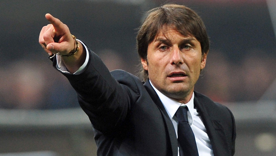 Antonio Conte (2016- ): Cựu HLV của Juventus đến Chelsea sau khi đội bóng thành London không thể giành vé dự Champions League ở mùa giải 2015-2016. Tại đây, Conte đưa Chelsea trở lại vị thế số 1 nước Anh ngay trong mùa giải đầu tiên. Hiện nay ông và đội bóng của mình đang chật vật trong cuộc chiến cho 1 suất vào top 4 tại Premier League cũng như thử thách mang tên Barcelona ở Champions League.
