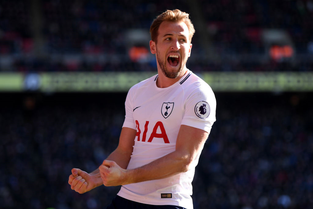 Diễn viên chính xuất sắc: Harry Kane (Tottenham). Không ai xứng đáng hơn tiền đạo người Anh ở hạng mục giải thưởng này. 29 vòng đấu trôi qua, Kane đã có 24 bàn thắng và cùng Mohamed Salah dẫn đầu danh sách Vua phá lưới. Từng bị hoài nghi là "cầu thủ một mùa" nhưng Kane đã chứng tỏ mình là một ngôi sao thực thụ khi trải qua 4 mùa giải liên tiếp đều ghi 20 bàn trở lên. Sẽ không quá lời khi nói rằng Harry Kane chính là một nửa sức mạnh của Tottenham vào thời điểm này.