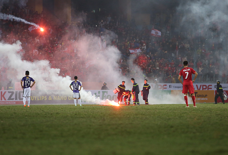 Ảnh bài viết Xử vụ CĐV Hải Phòng đốt pháo sáng: Hồ sơ bị… trả lại