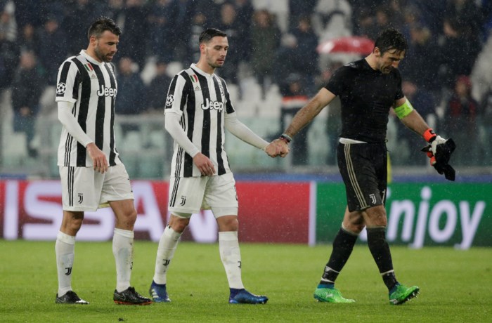 Juventus lâm vào tình thế khó khăn sau khi để Real Madrid đánh bại 3-0 ngay trên sân nhà.