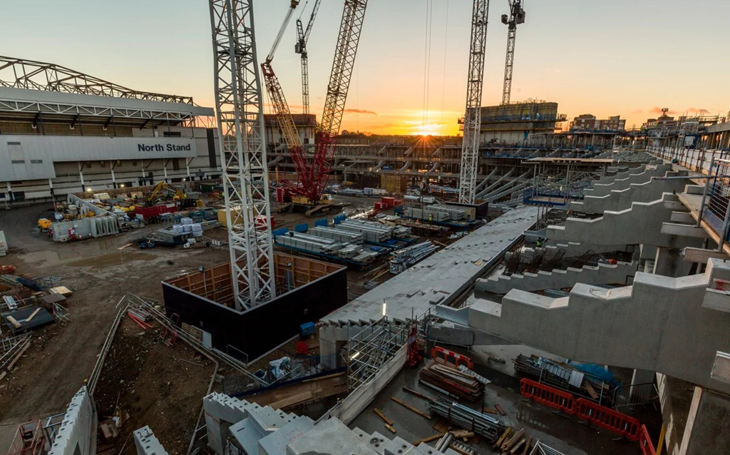 Chủ tịch Daniel Levy vẫn chưa quyết định tên cho sân vận động mới. Điều này còn phụ thuộc vào số tiền Tottenham nhận được từ những nhà tài trợ.