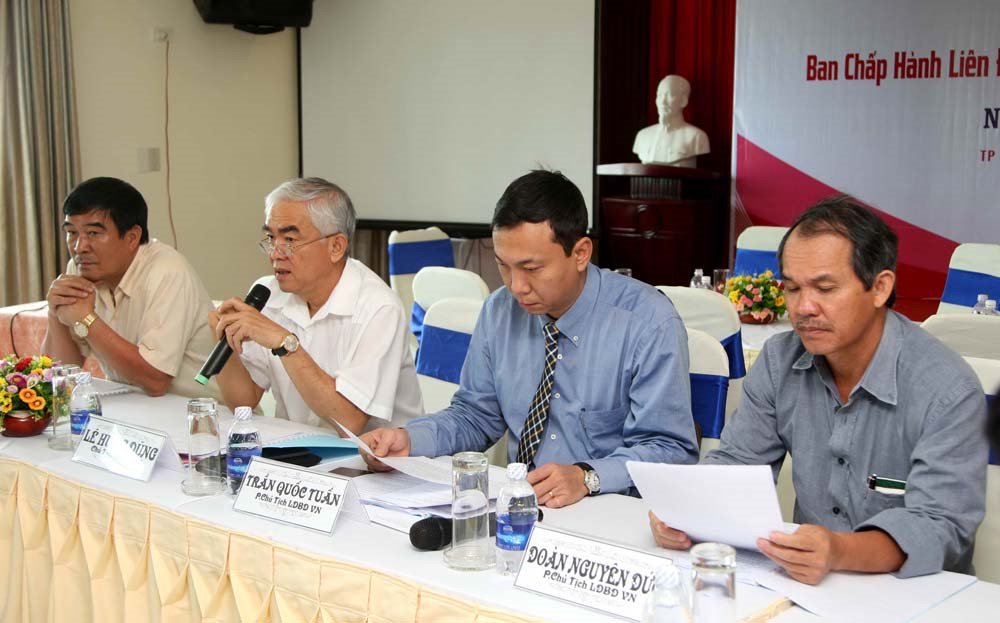 Ảnh bài viết Cựu "sếp" VPF Trần Mạnh Hùng quyết thay bầu Đức ở VFF