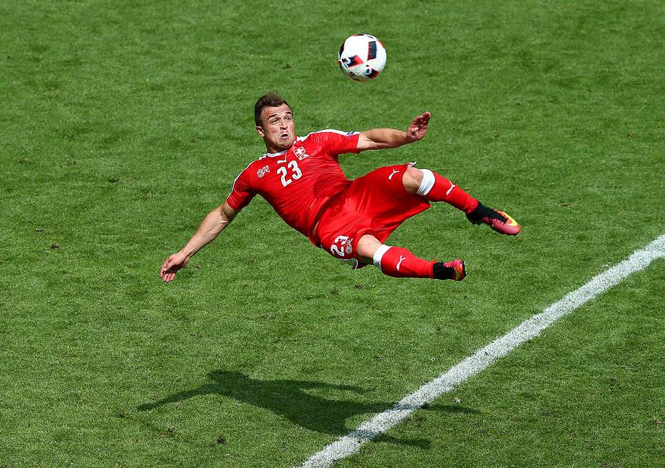 Cú "ngả bàn đèn" tuyệt đẹp của Shaqiri vào lưới Ba Lan ở EURO 2016.
