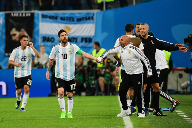 Ảnh bài viết Messi nói thẳng HLV Sampaoli: 'Chúng tôi không còn tin tưởng ông'