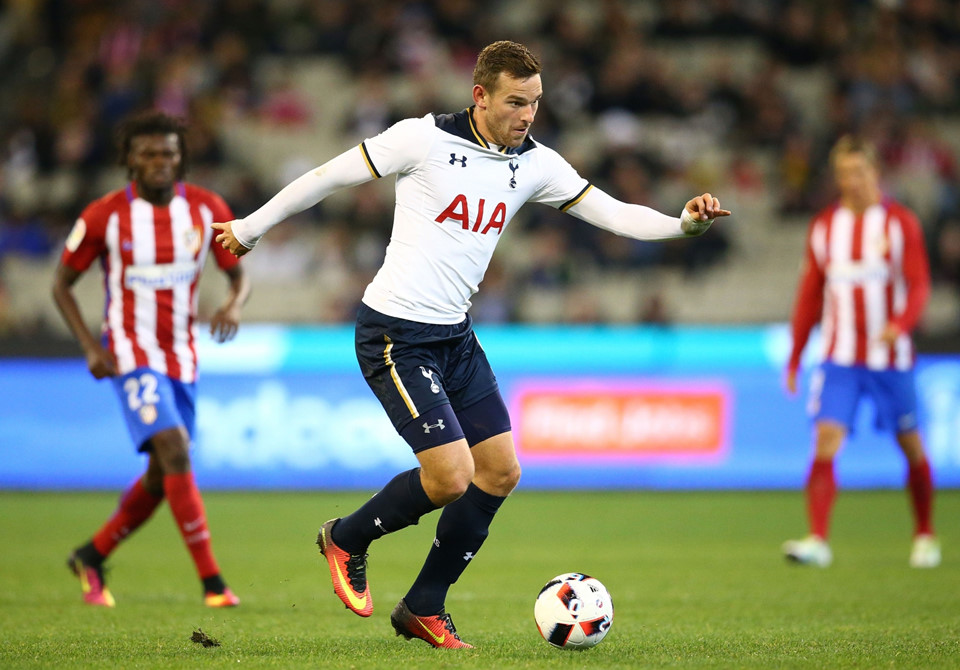 Vincent Janssen: Tottenham đôi khi mua sắm khó hiểu, đặc biệt là trường hợp Vincent Janssen. Họ mua anh với giá 17 triệu bảng nhưng chỉ cho Janssen dự bị. Trong mùa đầu tiên, anh ghi 2 bàn. Janssen sau đó được cho Fernebahce mượn nhưng cũng chỉ ghi 4 bàn cả mùa. Giờ anh đang muốn tìm bến đỗ mới, nhưng vấn đề là Tottenham cũng không biết bán anh cho ai.