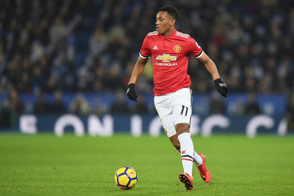 Anthony Martial: Cầu thủ người Pháp vừa trải qua một mùa giải không thành công. Anh liên tục mâu thuẫn với Mourinho và giờ mất vị trí vào tay Sanchez. Mới đây trong tour du đấu hè của "Quỷ đỏ", Martial còn tự ý bỏ về giữa chừng mà không thông báo với Mourinho. Có lẽ chân sút này đang muốn rời MU hơn lúc nào hết.