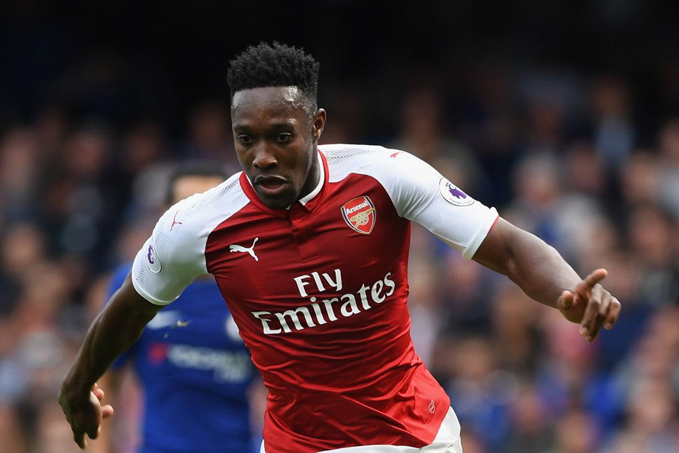 Danny Welbeck: Ghi 15 bàn thắng sau 80 lần ra sân cho Arsenal là thành tích khó chấp nhận với một tiền đạo như Welbeck. Vấn đề nữa của cầu thủ này là những chấn thương liên miên khiến Welbeck không thể vươn tầm. Giờ đây, Arsenal có lẽ sẽ để anh ra đi. Huyền thoại Ray Parlour của Arsenal cho hay đội bóng sẽ bán Welbeck nếu nhận được khoảng 15 triệu bảng.