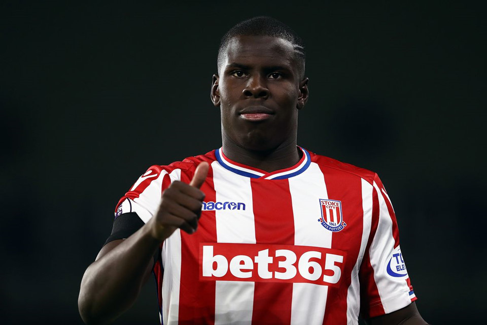 Kurt Zouma: Chấn thương của Zouma khi đá cho Chelsea khiến anh phải tìm cơ hội ở Stoke. Tại đây, Zouma chơi tới 37 trận nhưng không thể giúp CLB tránh xuống hạng. Trung vệ này chắc chắn không muốn chơi ở hạng dưới, nhưng vấn đề là HLV Sarri của Chelsea cũng không đảm bảo cho anh 1 vị trí chính thức. Việc ra đi tìm cơ hội đá chính có lẽ là điều Zouma cần làm.