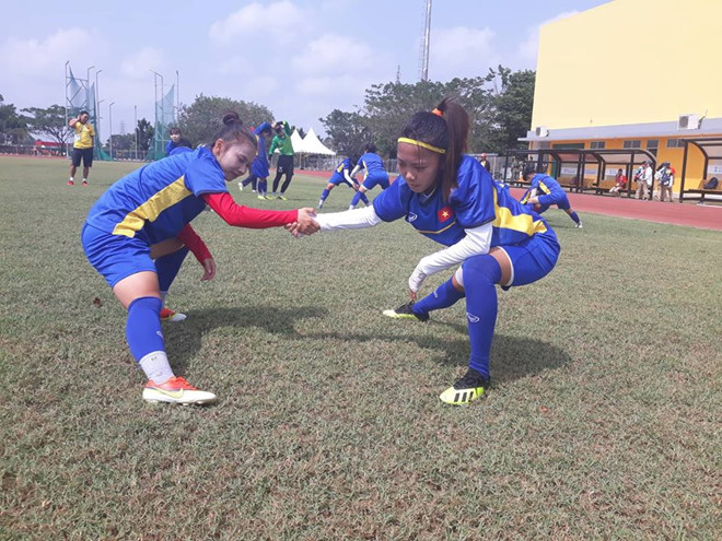 Buổi tập thứ hai của thầy trò HLV Mai Đức Chung tại Indonesia. Ảnh: Thu Trang.