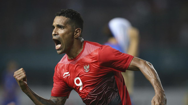 Costa Alberto Goncalves trở thành người hùng của Olympic Indonesia. Ảnh: Bola.